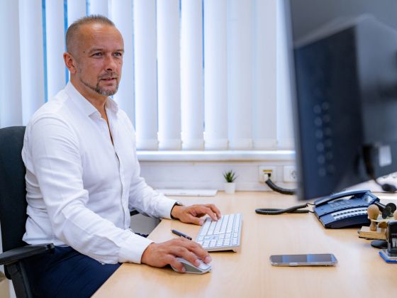 Ansprechpartner von Eulektra am Arbeitsplatz im Büro in Wesel